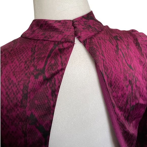 Purple snake print open back mini dress - Picture 6 of 12